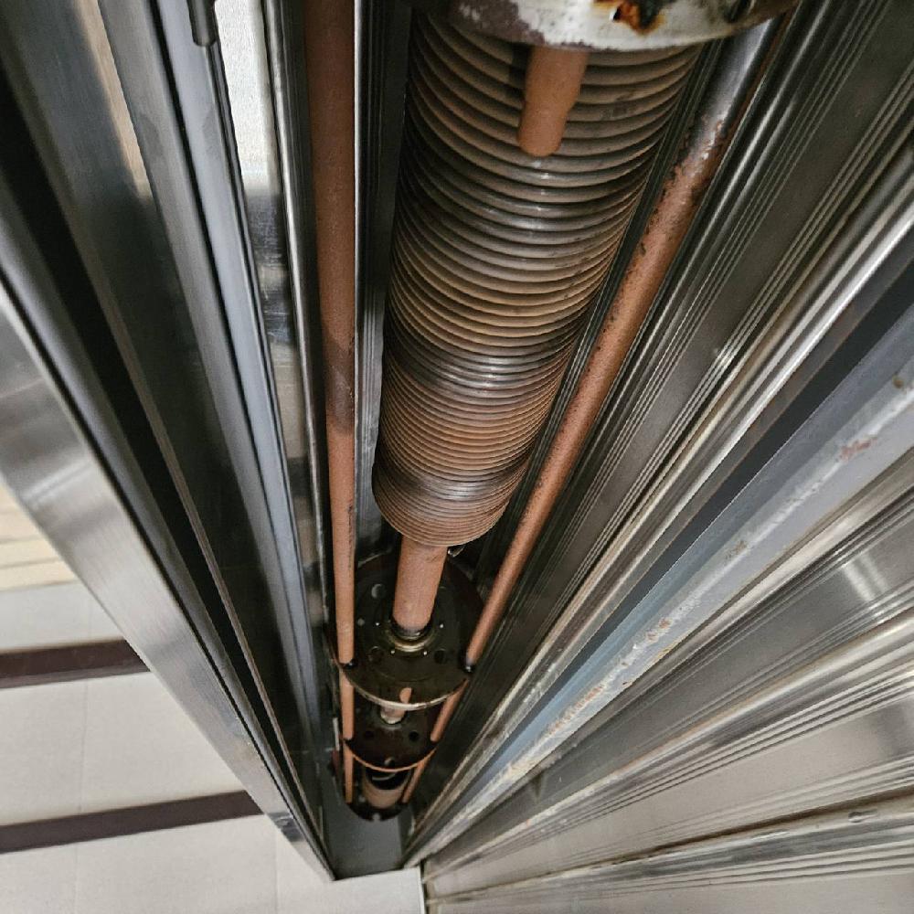 電動シャッター開閉機付スプリングシャフト（モートR）・スラット交換工事（大阪府大阪市）｜シャッター修理・交換