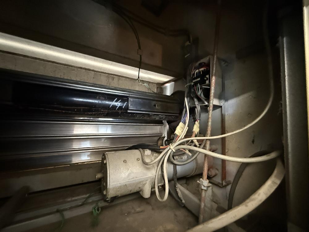 電動シャッター開閉機交換工事（大阪府大阪市）