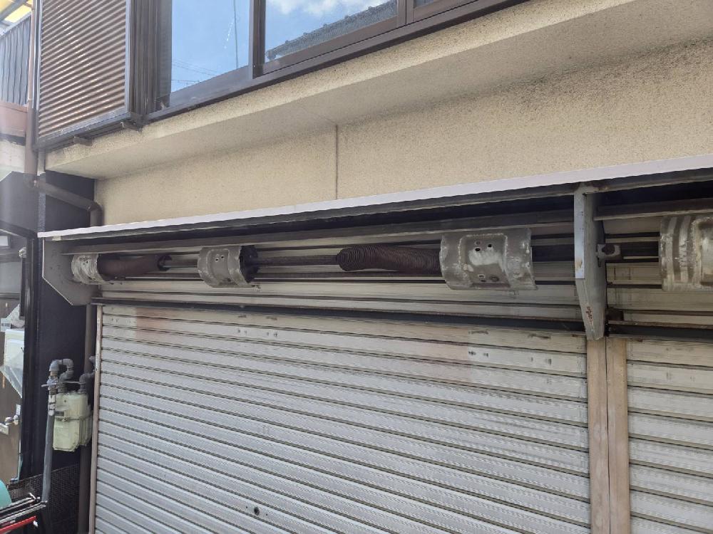 軽量手動シャッター修理（大阪府大阪市）｜スプリングシャフト交換工事