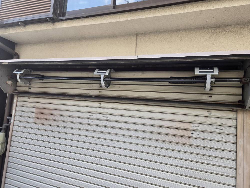 軽量手動シャッター修理（大阪府大阪市）｜スプリングシャフト交換工事