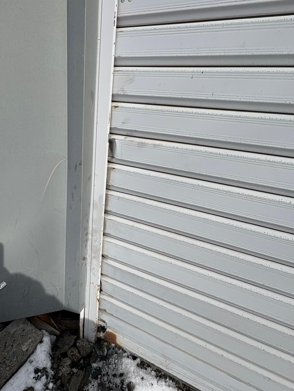 シャッター修理（北海道岩見沢市）｜シャッターシャフト・スラット交換工事｜車をぶつけた