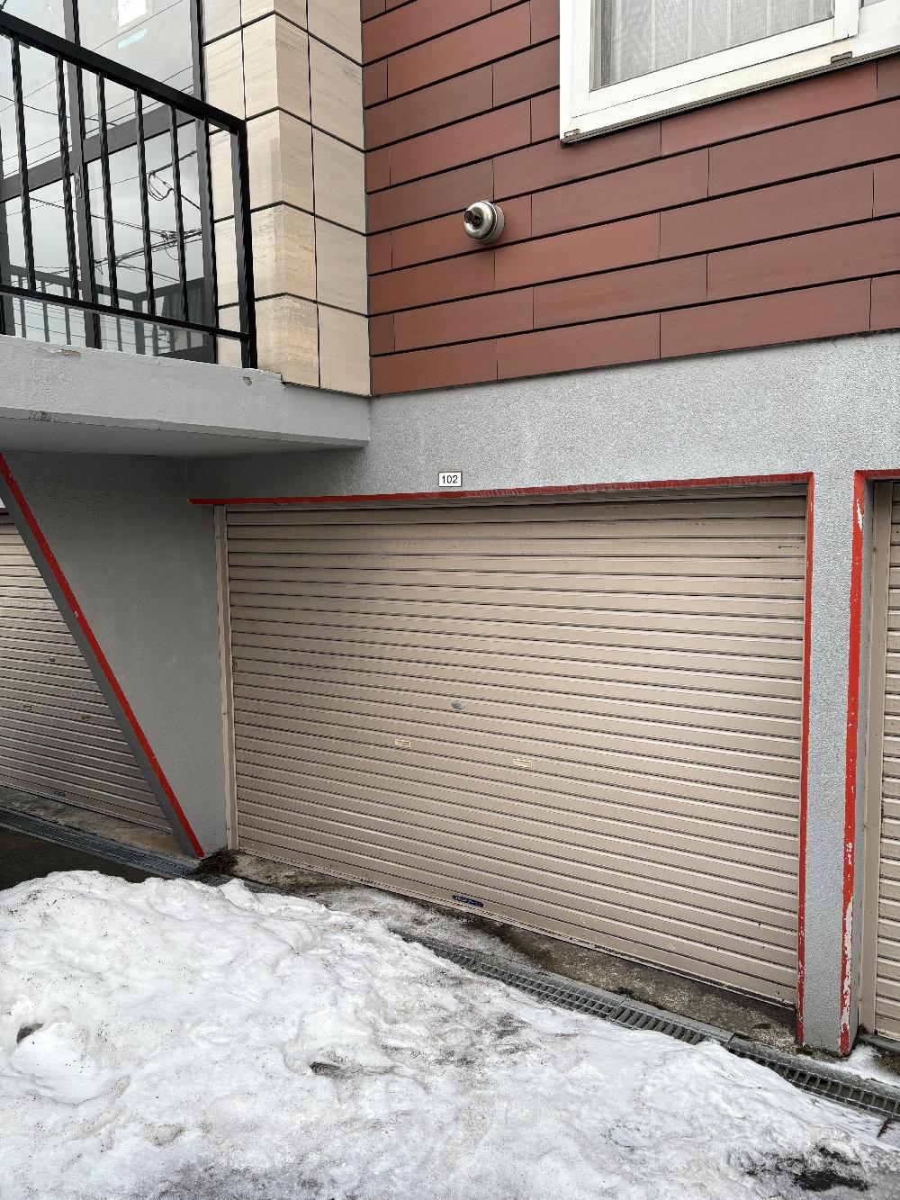 シャッターレール飛び出し修理（北海道札幌市）｜緊急修理｜車をぶつけた