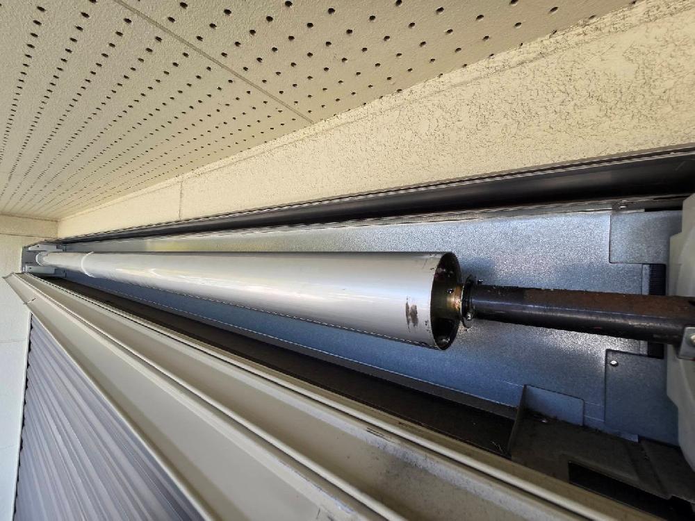 窓シャッター修理（福岡県福岡市）｜窓シャッタースプリングシャフト交換工事｜動かなくなったシャッターの復旧対応