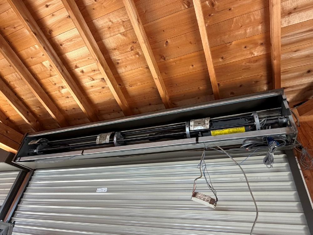 電動シャッター開閉機付スプリングシャフト交換工事（埼玉県川越市）｜シャッター修理・交換｜動かなくなった