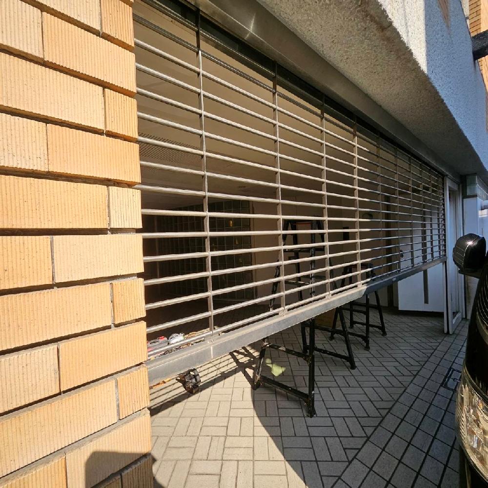 重量電動グリルシャッターからモートWスラット交換工事（東京都渋谷区）｜シャッター修理・交換