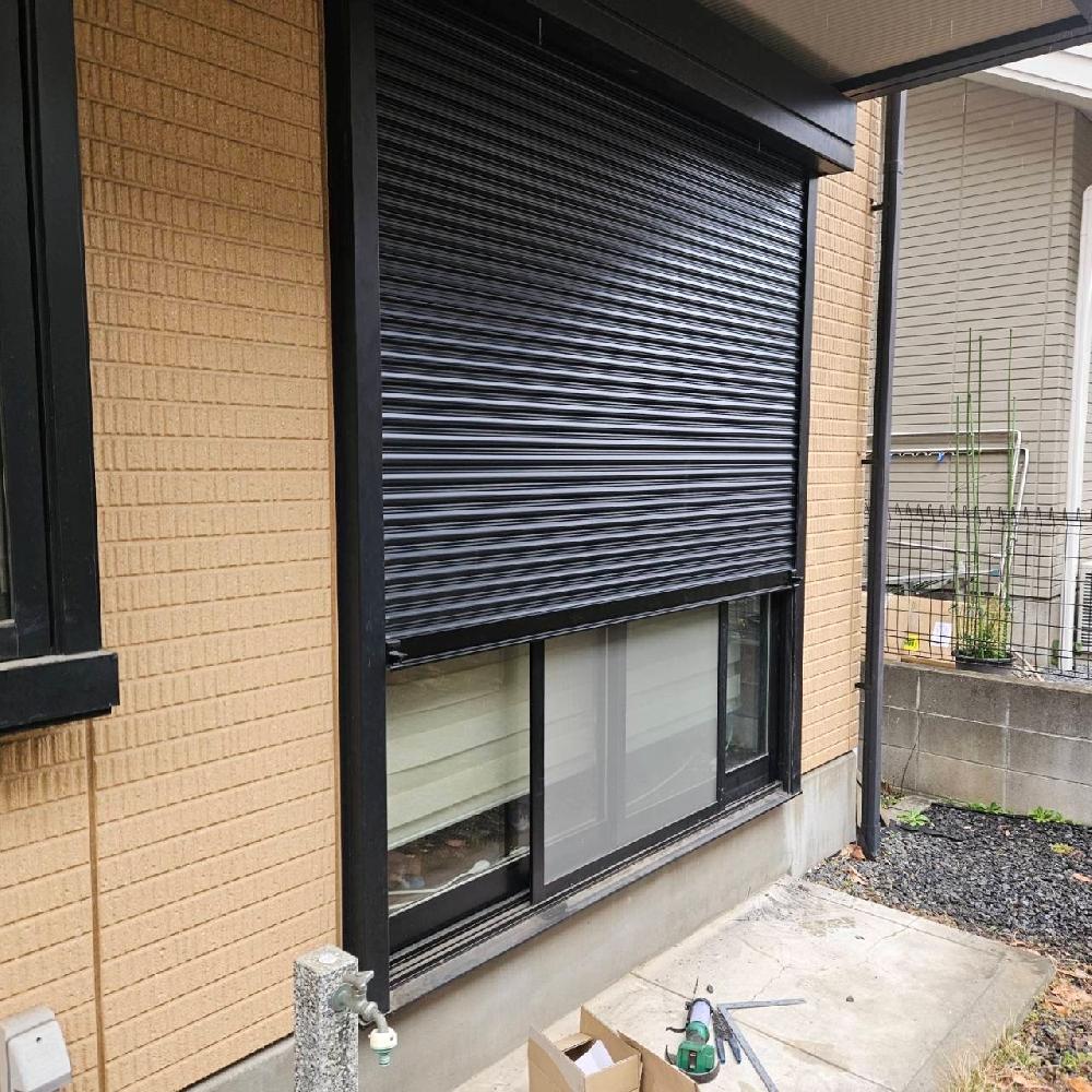 電動窓シャッター修理（茨城県守谷市）｜電動窓シャッター開閉機スラット交換工事｜動かなくなったシャッターの交換対応