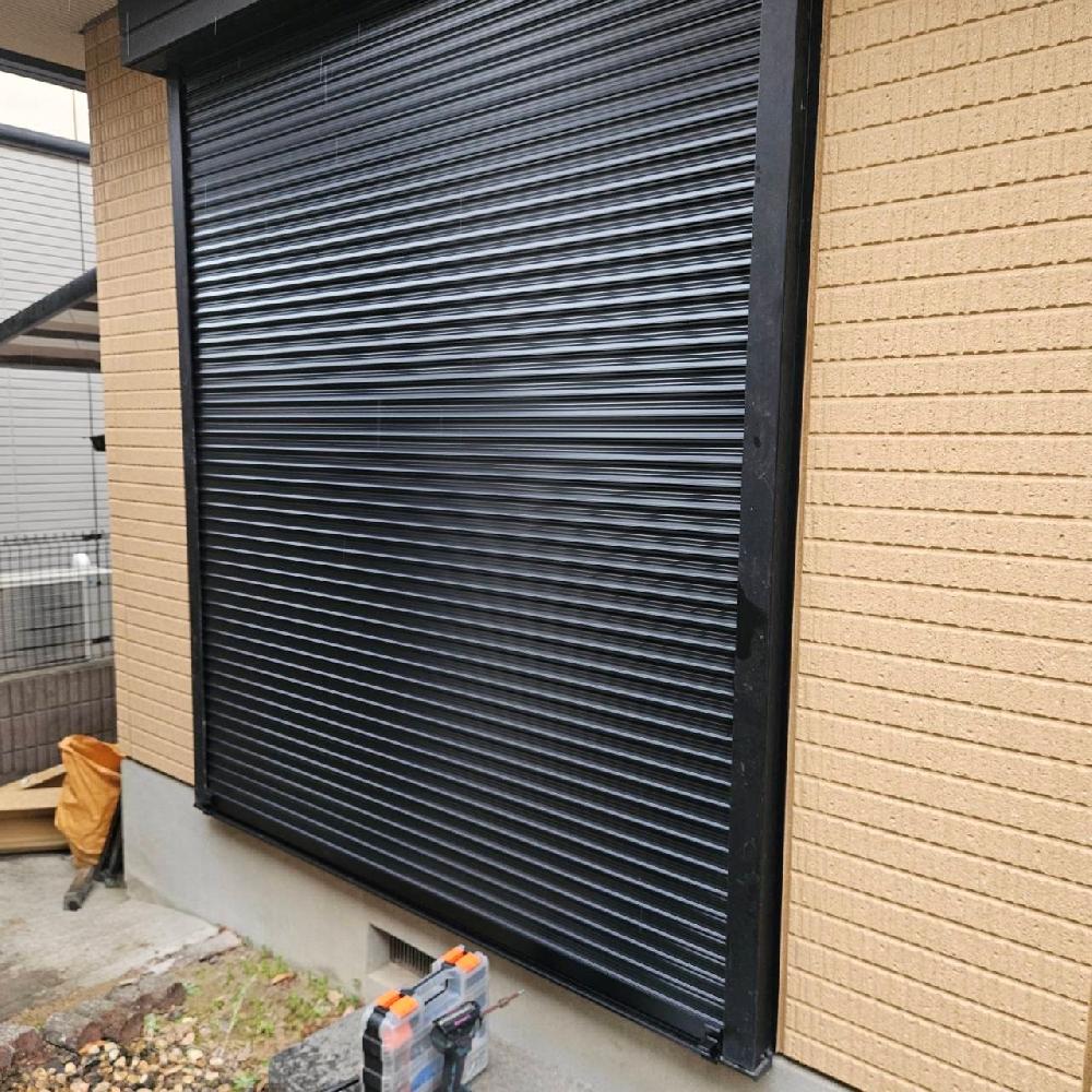 電動窓シャッター修理（茨城県守谷市）｜電動窓シャッター開閉機スラット交換工事｜動かなくなったシャッターの交換対応