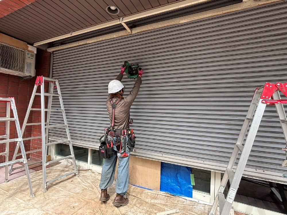 重量電動シャッターモートW開閉機スラット交換工事①（東京都江東区）｜シャッター修理・交換