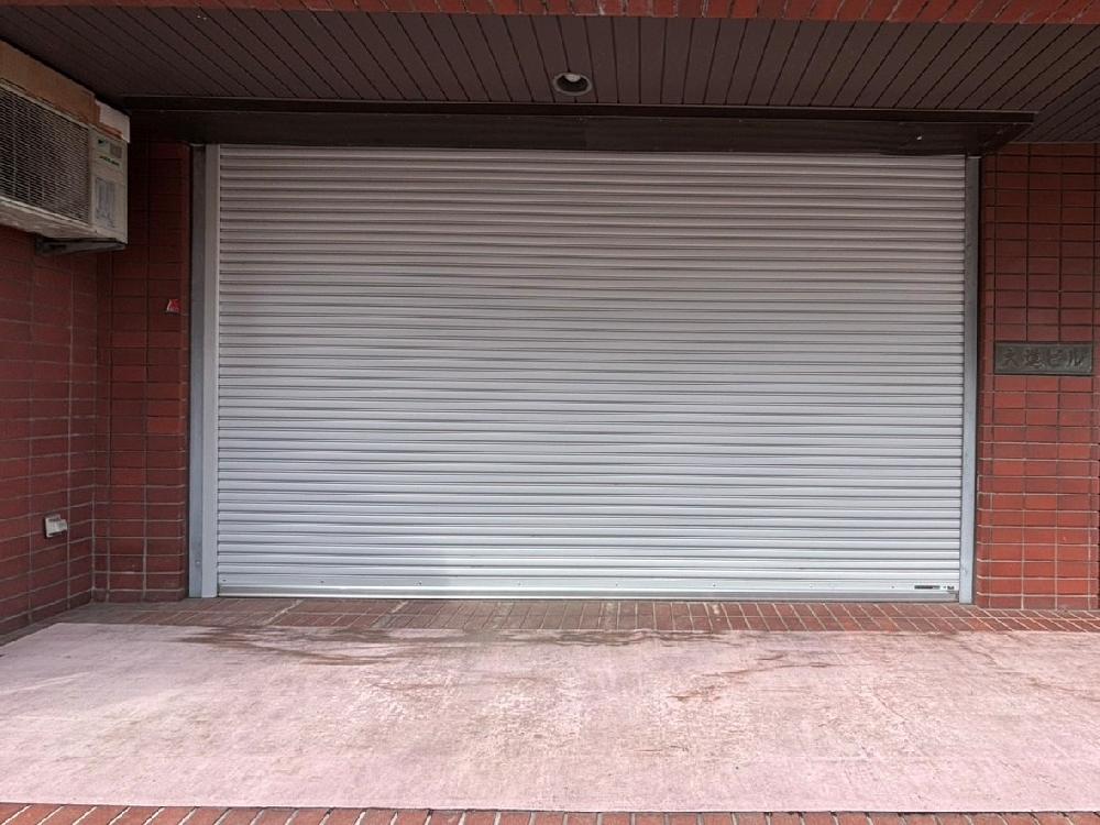 重量電動シャッターモートW開閉機スラット交換工事①（東京都江東区）｜シャッター修理・交換