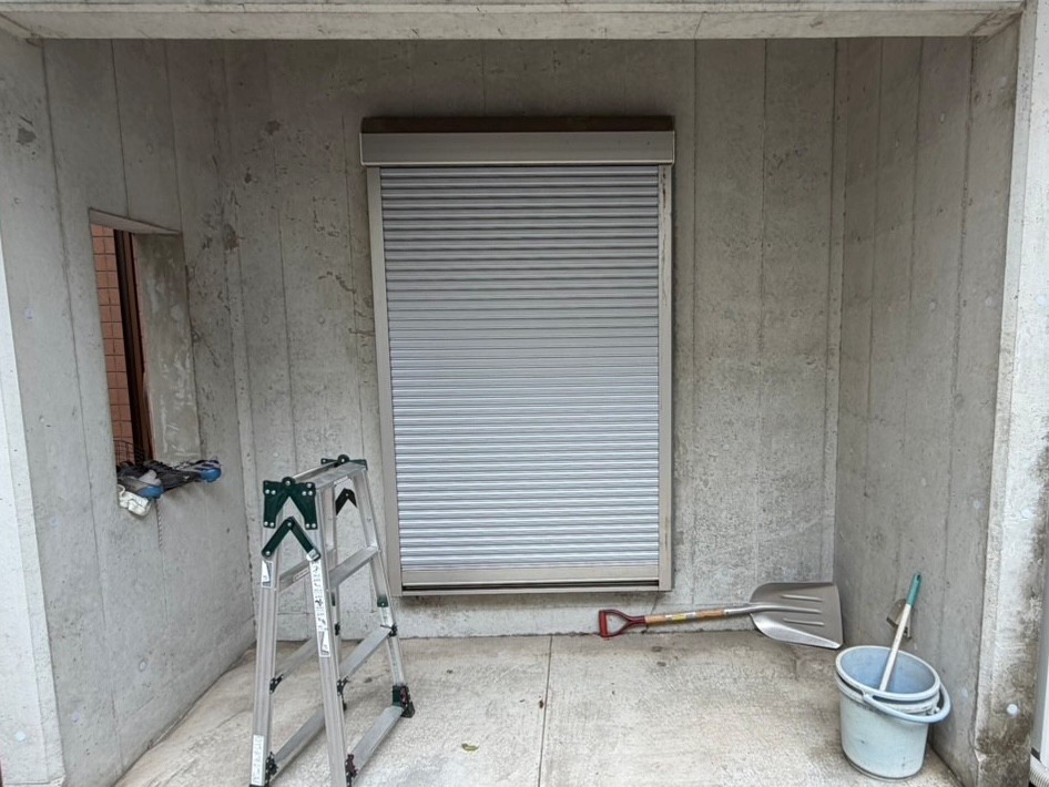 手動窓シャッター修理（東京都町田市）｜窓シャッタースラット交換工事｜引っかかり動かない