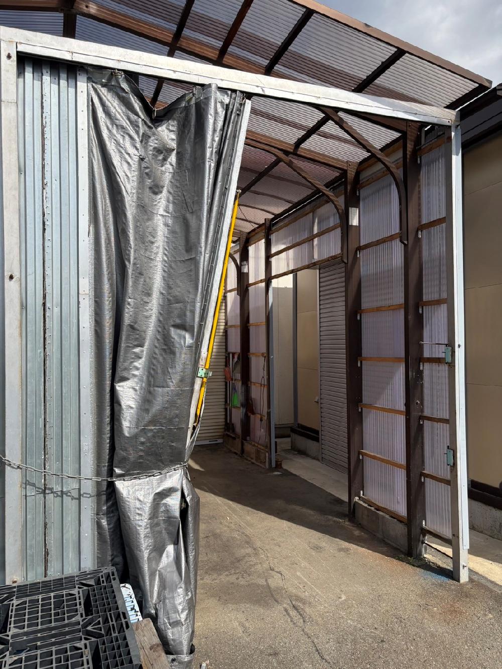 軽量手動シャッター新規取付工事（神奈川県川崎市）｜スプリングシャフト・スラット取付工事｜施工事例