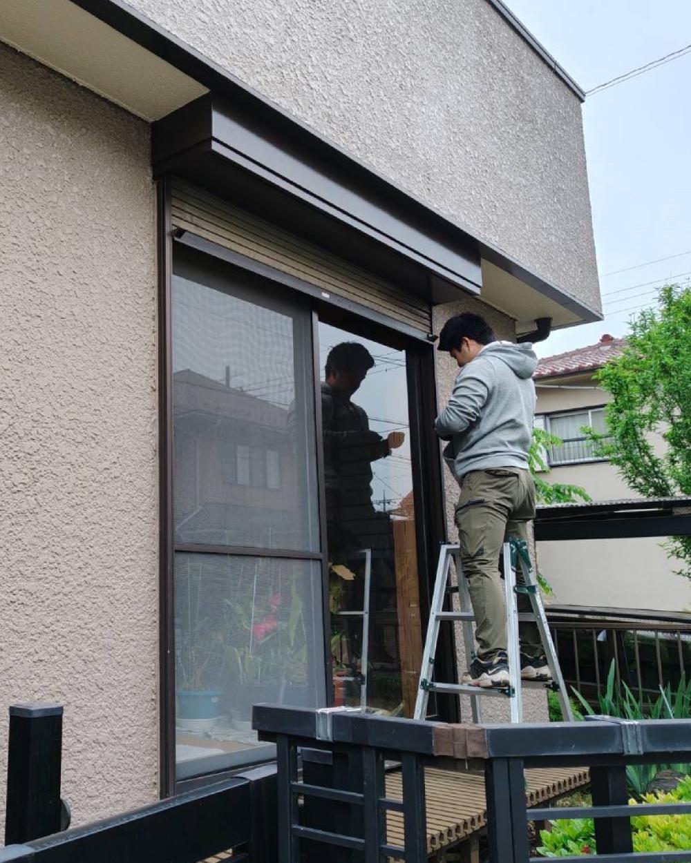 電動窓シャッター交換工事（埼玉県所沢市）｜電動窓シャッター開閉機スラット交換工事｜動かなくなったシャッターの交換対応