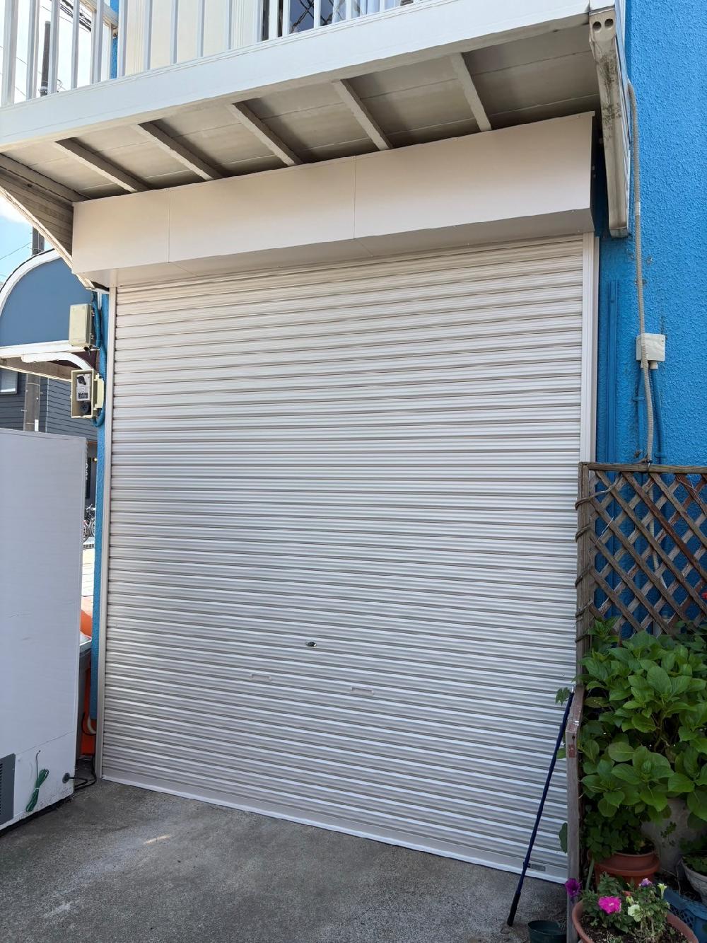 軽量手動シャッター取付交換工事②（埼玉県川口市）｜スプリングシャフト・スラット取付工事｜施工事例