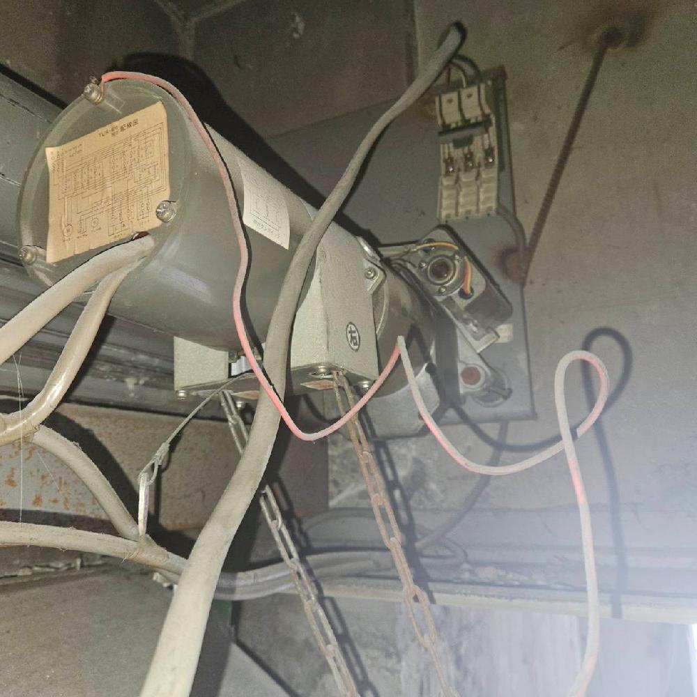 重量電動シャッターTUS-500開閉機交換工事（神奈川県川崎市）｜シャッター修理・交換