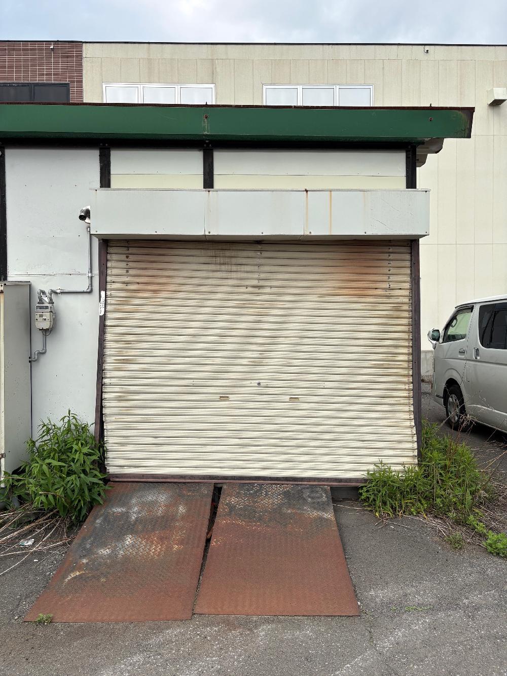シャッターレール飛び出し修繕修理（北海道旭川市）｜緊急修理｜施工事例