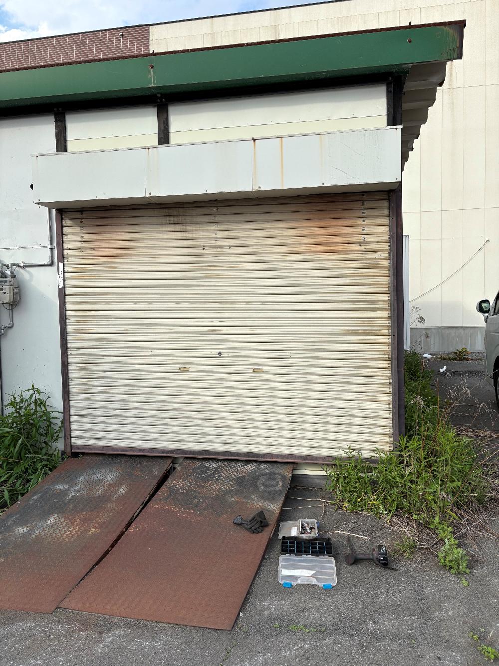 シャッターレール飛び出し修繕修理（北海道旭川市）｜緊急修理｜施工事例