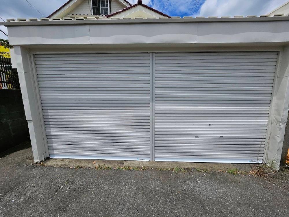 軽量手動２連シャッター取付交換工事（埼玉県さいたま市）｜スプリングシャフト・スラット取付工事｜施工事例