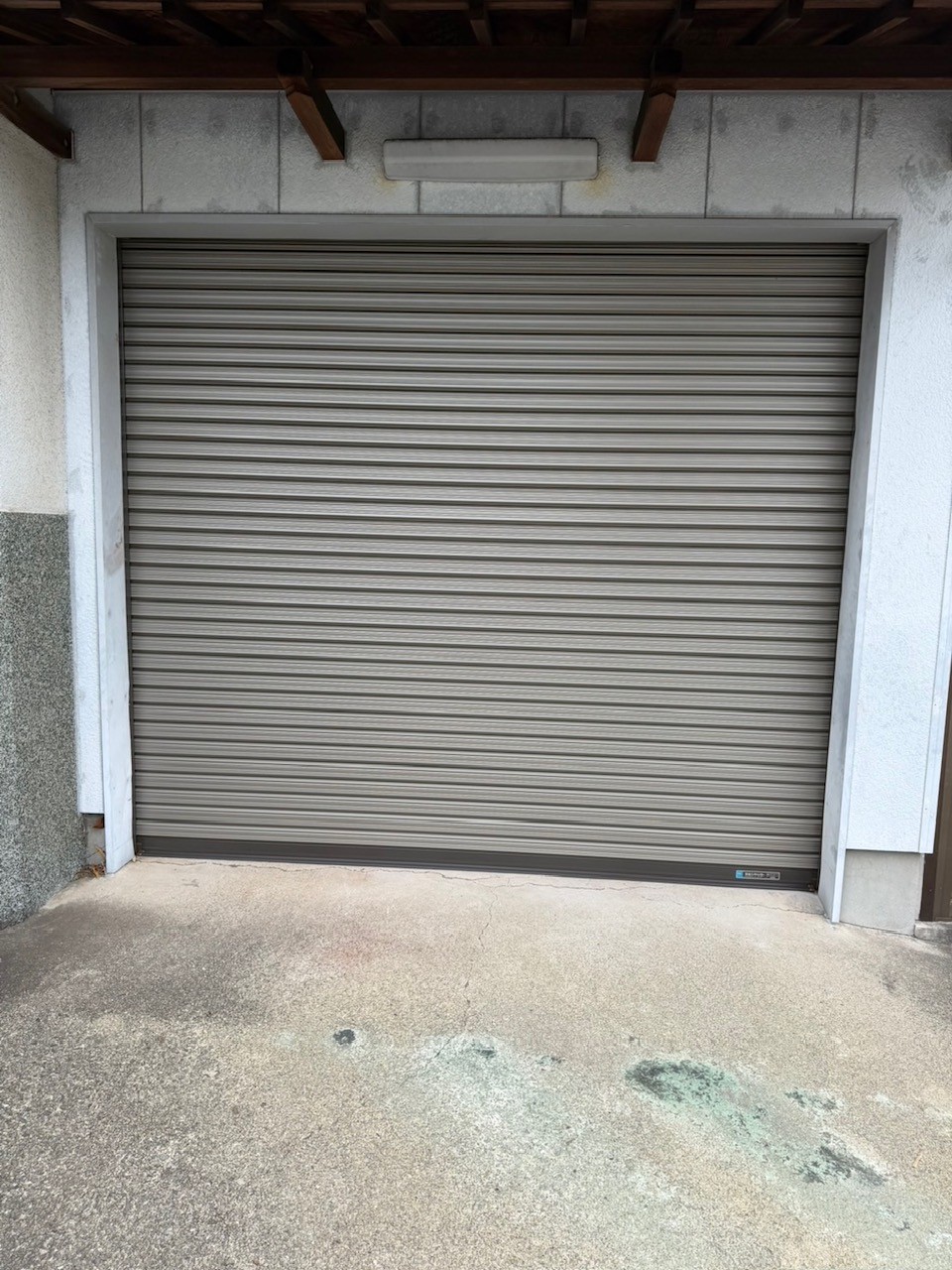 軽量手動シャッター交換修理（埼玉県川口市）｜スプリングシャフト・スラット交換工事｜施工事例
