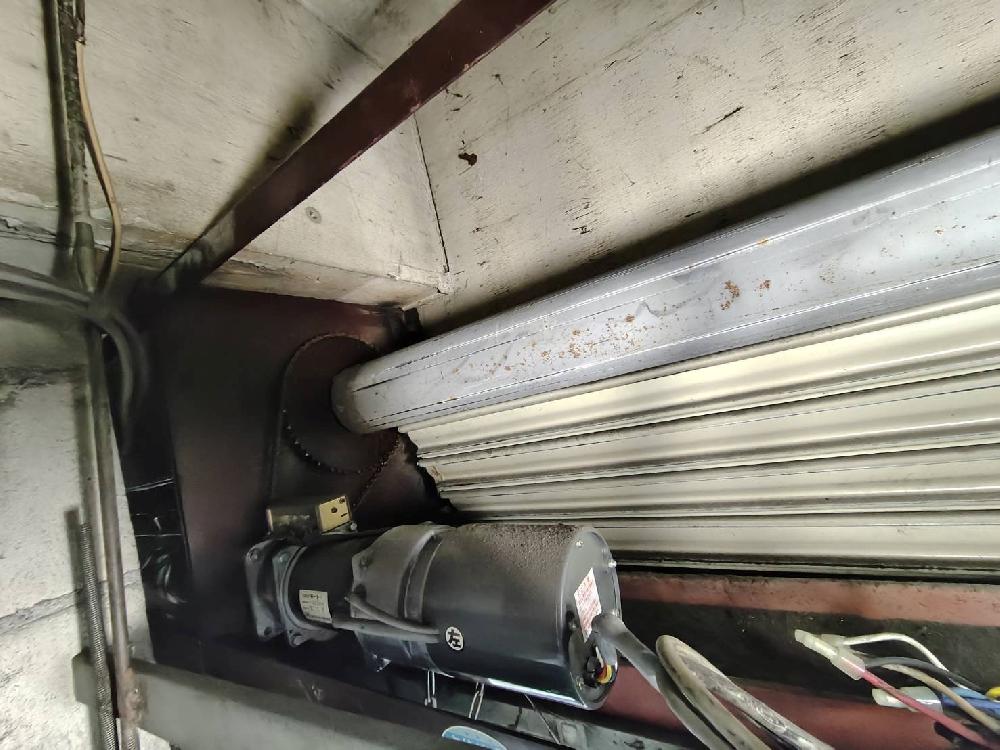 一ヶ所二連電動シャッター開閉機交換工事②（東京都新宿区）｜シャッター修理・交換｜動かなくなった