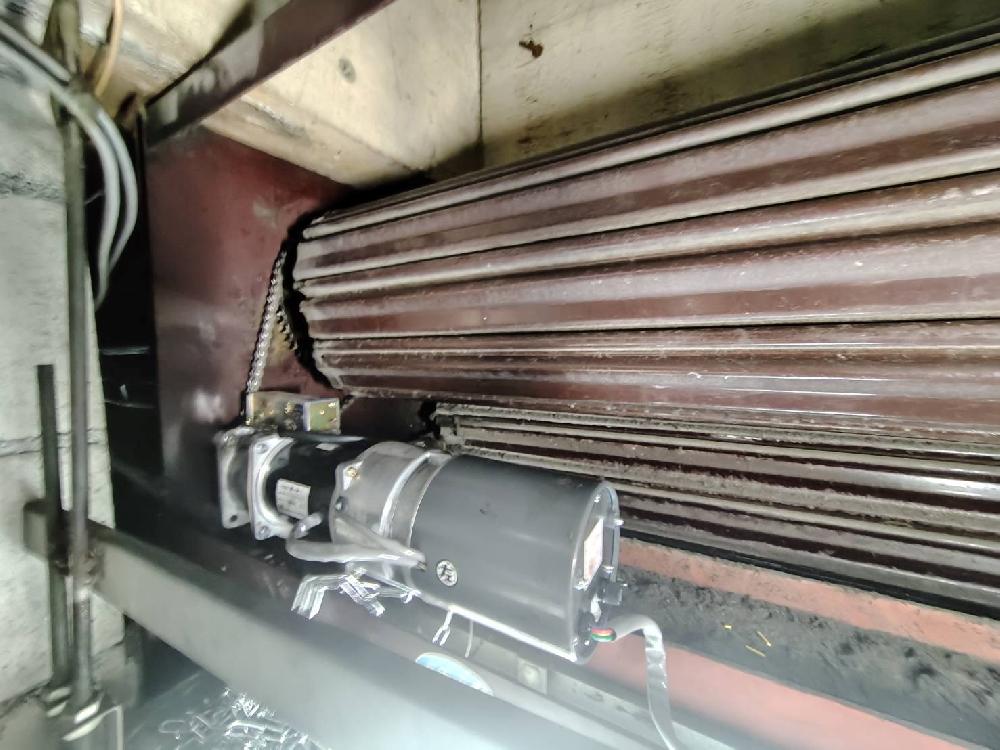 一ヶ所二連電動シャッター開閉機交換工事②（東京都新宿区）｜シャッター修理・交換｜動かなくなった