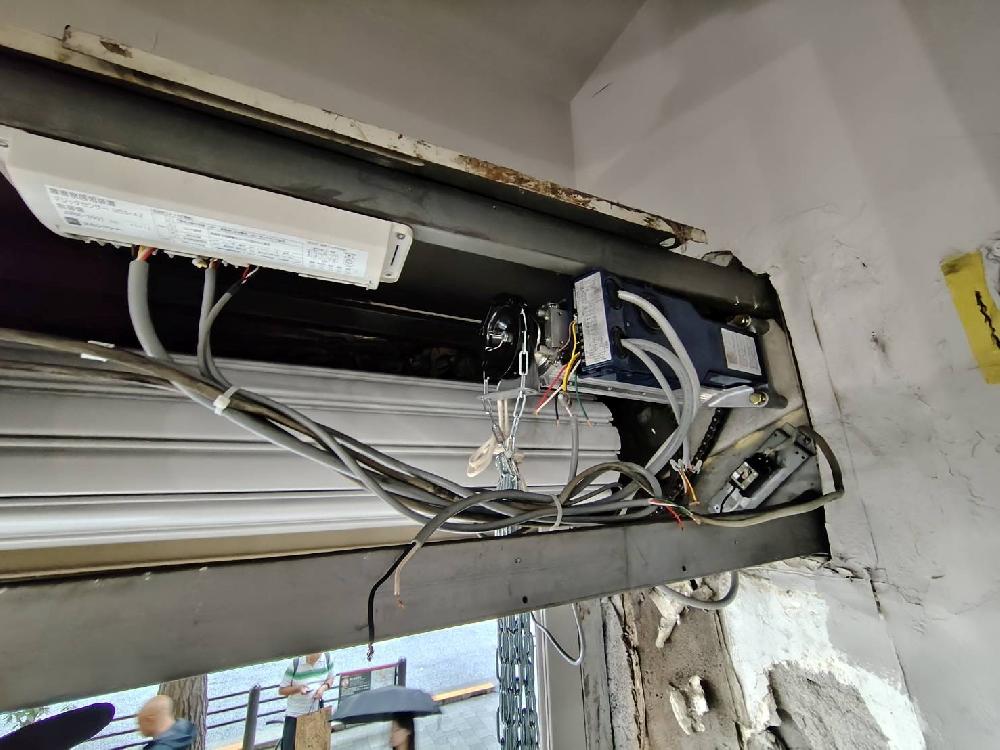 電動シャッター開閉機スラット交換工事②（東京都千代田区）｜シャッター修理・交換｜動かなくなった