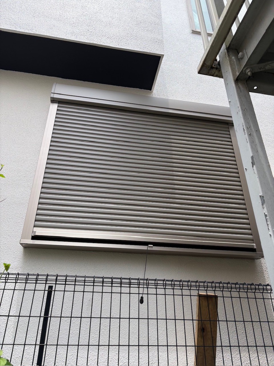 窓シャッター新規取付工事（神奈川県横浜市）｜窓のシャッター取付工事｜手動窓シャッター新規取付対応