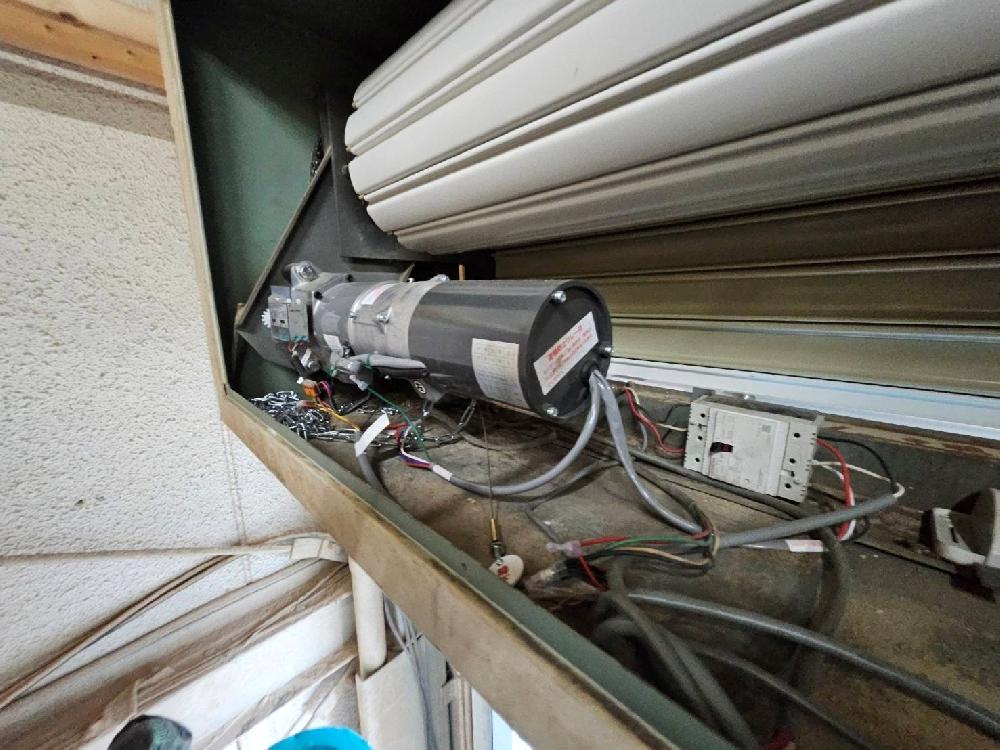 重量電動シャッター開閉機・スラット交換工事①（東京都江東区）｜シャッター修理・交換