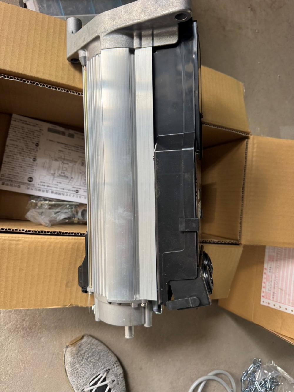 電動シャッター開閉機スラット交換工事②（東京都世田谷区）｜シャッター修理・交換｜動かなくなった