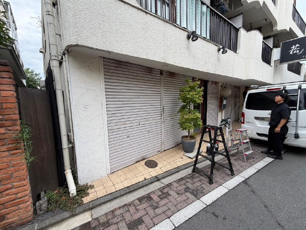 １ヶ所６連軽量手動シャッター交換工事（東京都武蔵野市）｜スプリングシャフト・スラット交換工事｜施工事例
