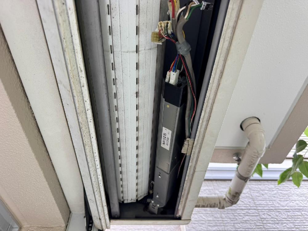 電動窓シャッター交換工事（東京都練馬区）｜電動窓シャッター開閉機交換工事｜動かなくなったシャッターの交換対応