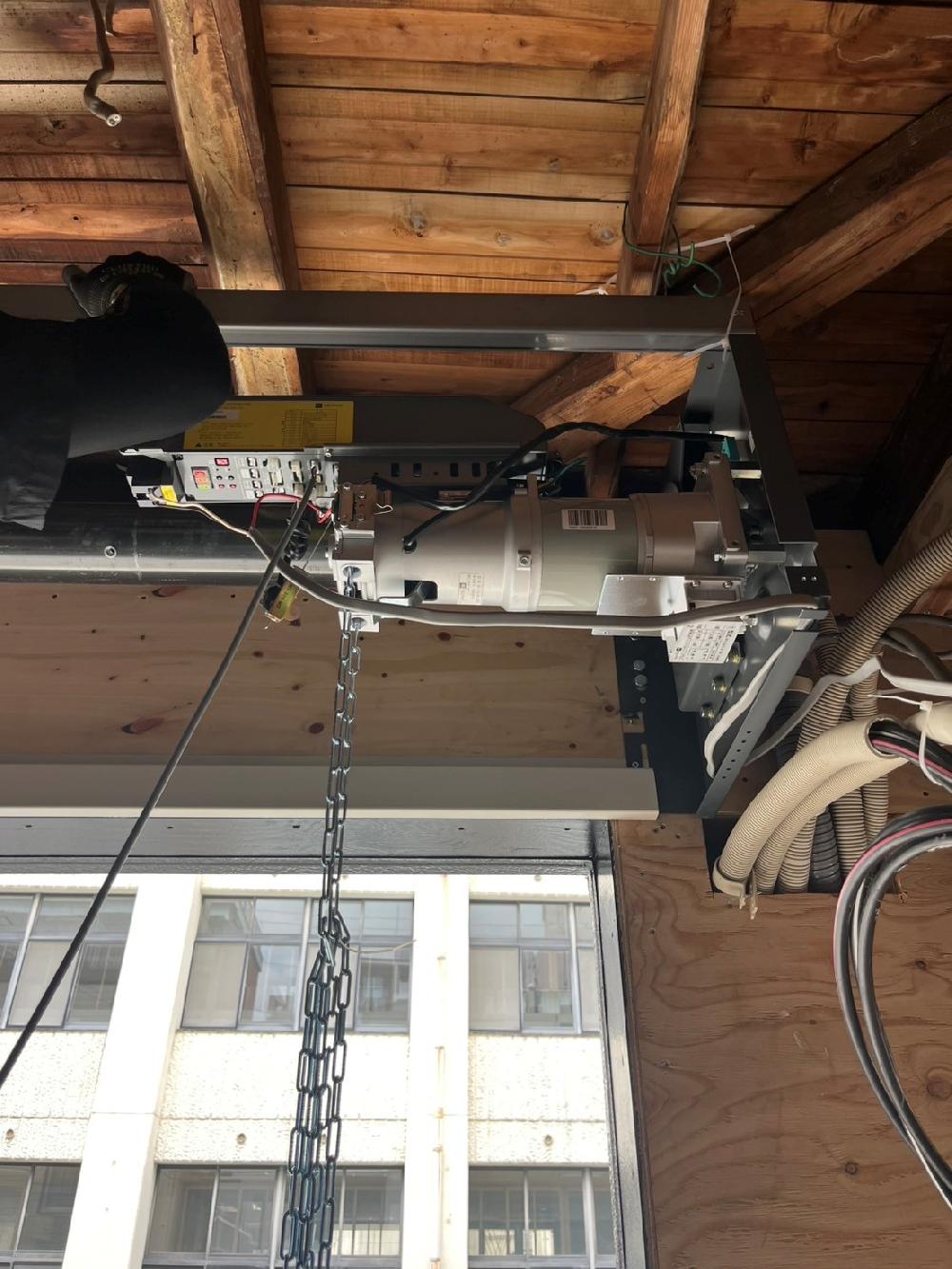 電動ワイドシャッター開閉機スラット新規取付工事②（大阪府大阪市）｜シャッター修理・交換｜動かなくなった