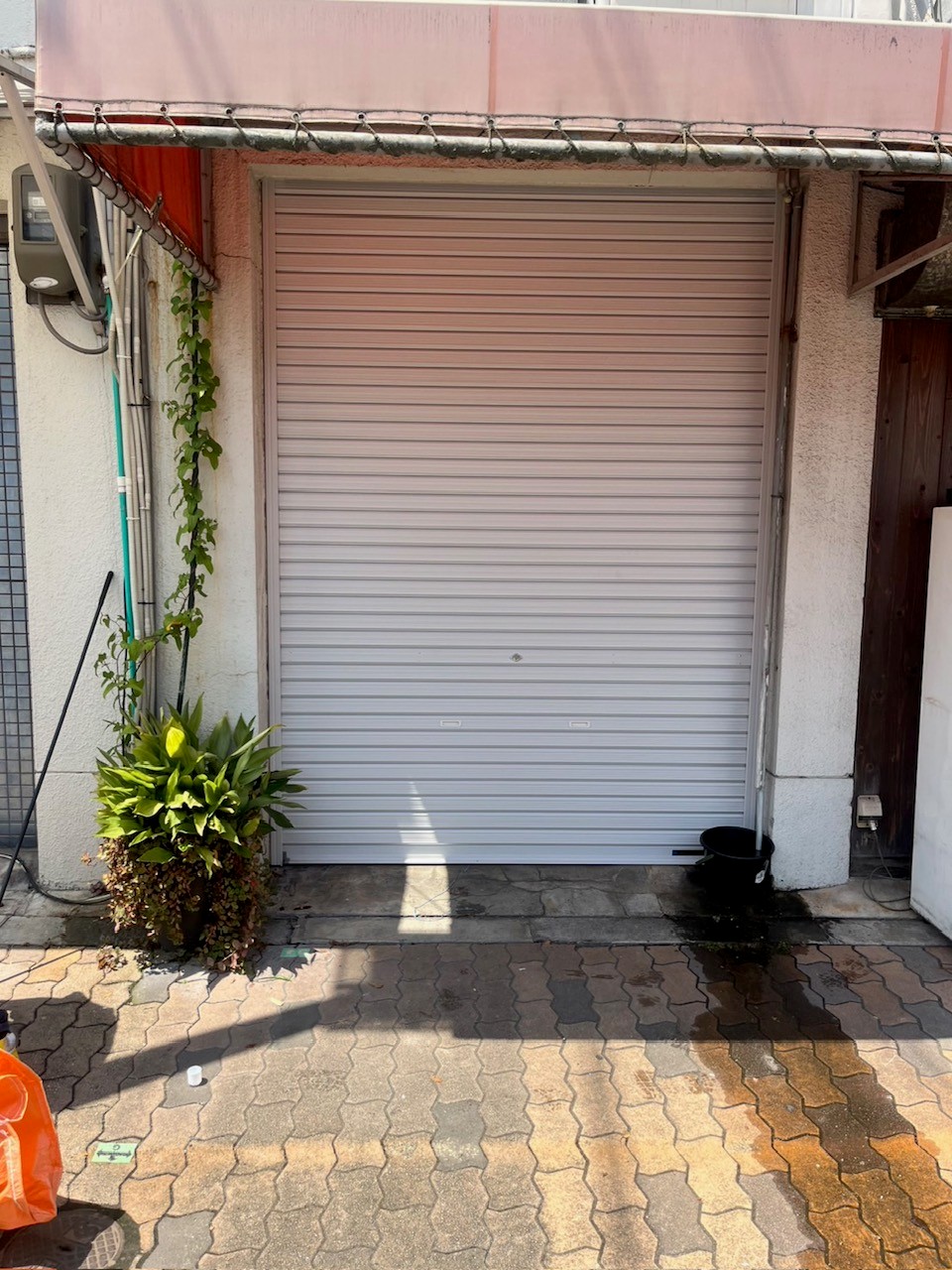 軽量手動シャッター交換工事（大阪府大阪市）｜スプリングシャフト・スラット交換工事｜施工事例