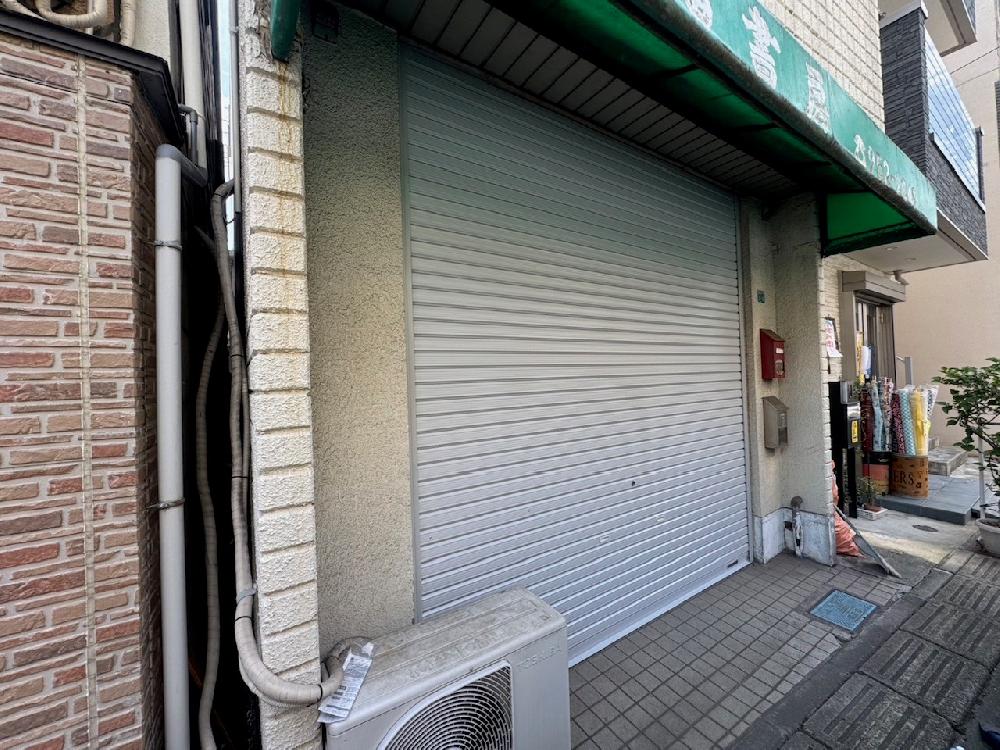 軽量手動シャッター交換工事①（東京都豊島区）｜スプリングシャフト・スラット交換工事｜施工事例