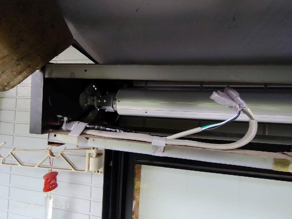 窓シャッター電動化交換工事①（神奈川県横浜市）｜電動窓シャッター開閉機交換工事｜動かなくなったシャッターの交換対応