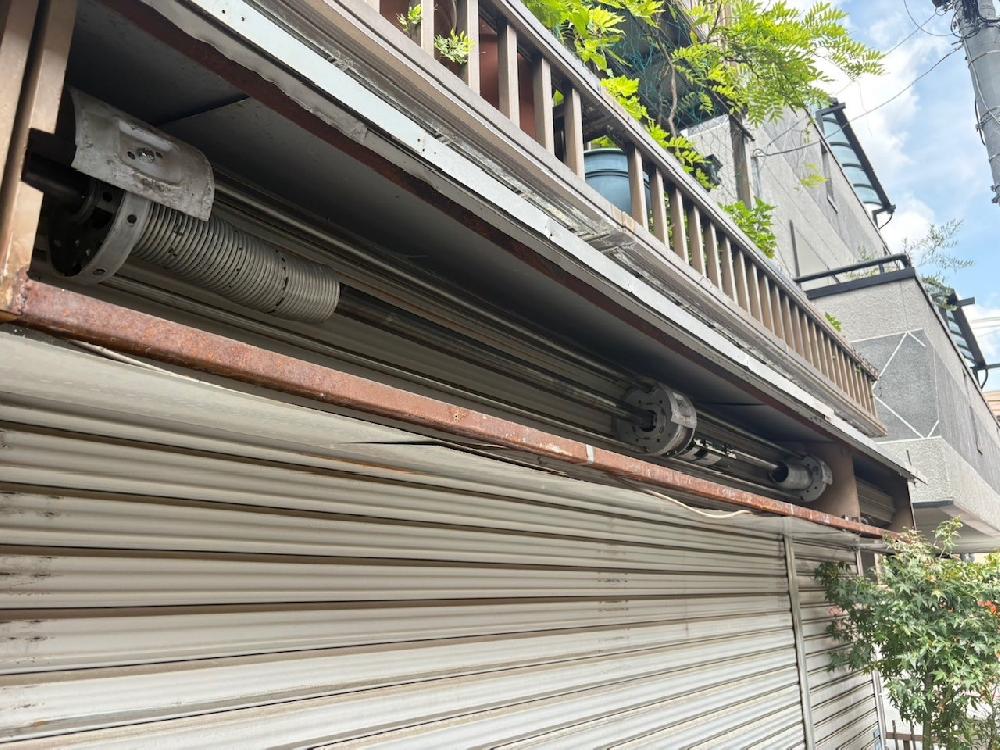 電動シャッター開閉機付スプリングシャフト交換工事（東京都板橋区）｜シャッター修理・交換｜動かなくなった