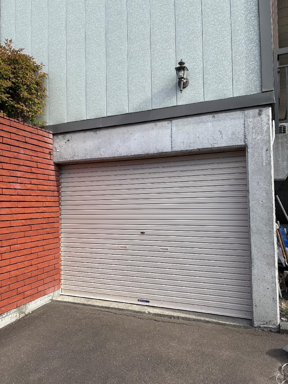 軽量手動シャッター交換工事（北海道岩見沢市）｜スプリングシャフト・スラット交換工事｜施工事例