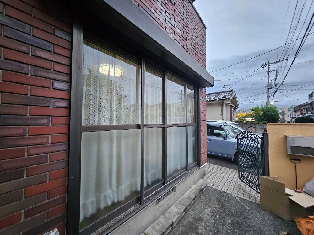 電動窓シャッター交換工事（東京都葛飾区）｜電動窓シャッター開閉機スラット交換工事｜動かなくなったシャッターの交換対応