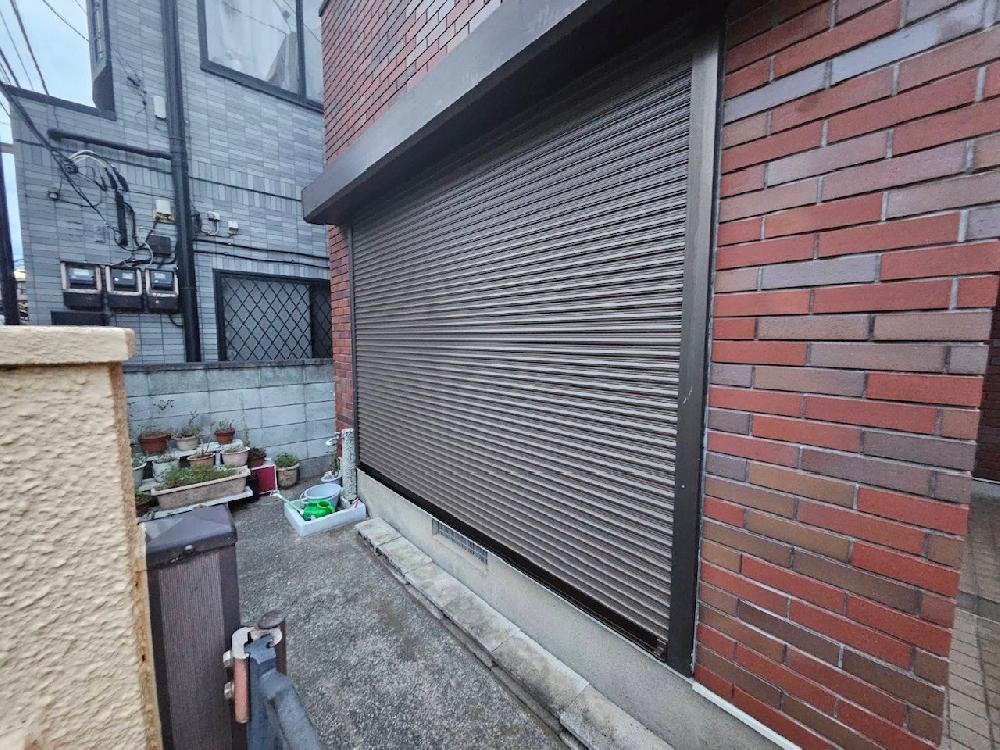 電動窓シャッター交換工事（東京都葛飾区）｜電動窓シャッター開閉機スラット交換工事｜動かなくなったシャッターの交換対応