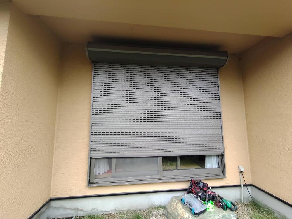 電動窓シャッター開閉機交換工事（神奈川県横浜市）｜電動窓シャッター開閉機交換工事｜動かなくなったシャッターの交換対応