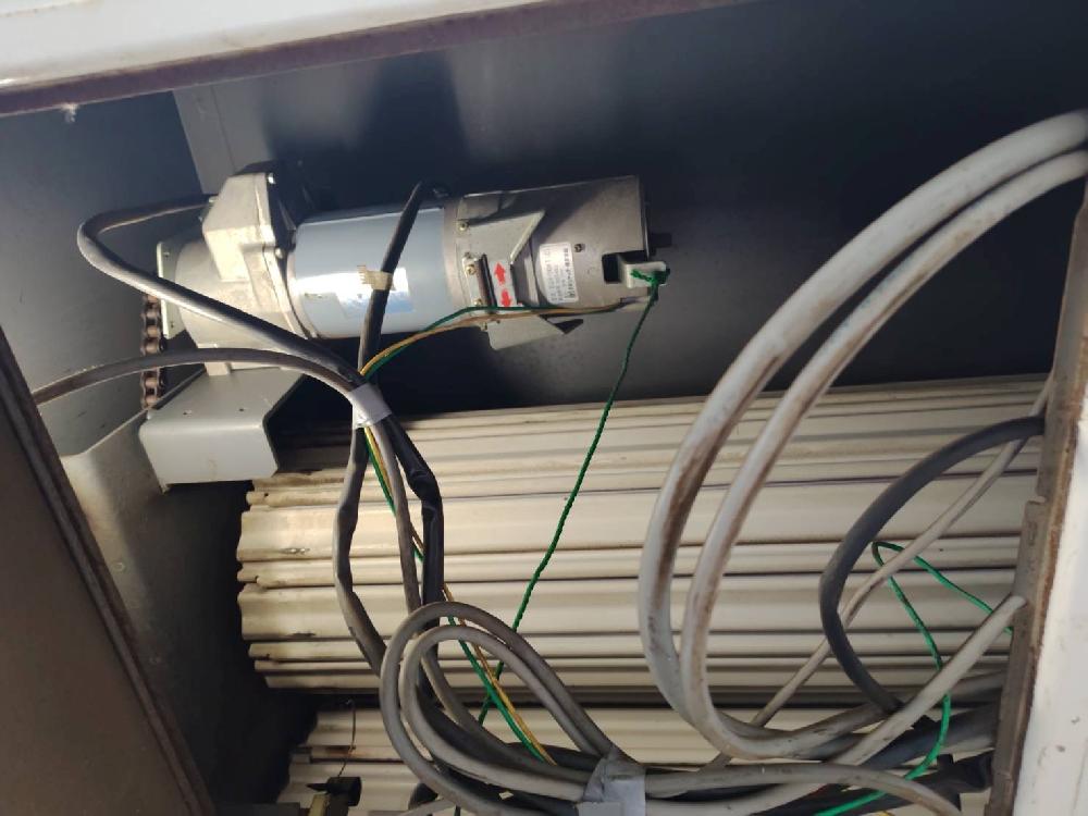 電動シャッター開閉機・スラット交換工事②（神奈川県横浜市）｜シャッター修理・交換｜異音が酷い