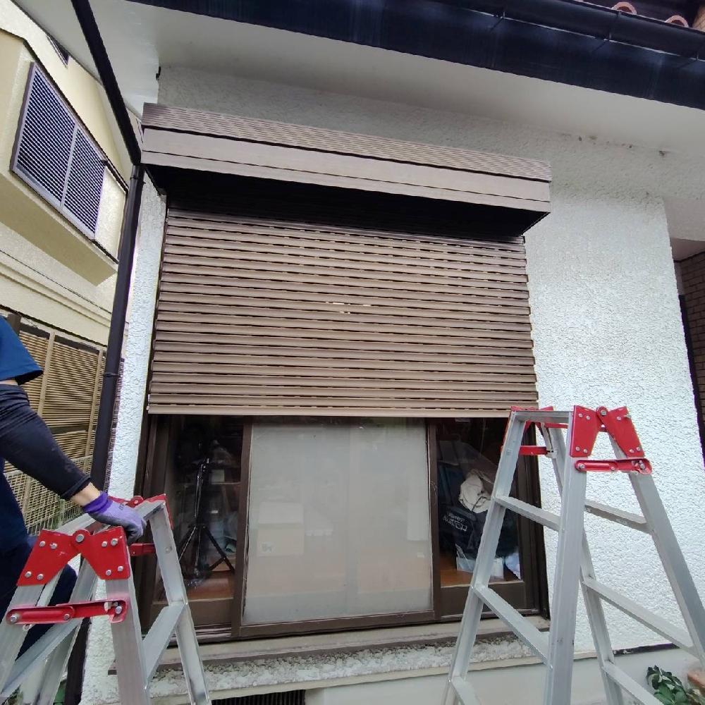 電動窓シャッター交換工事①（神奈川県川崎市）｜電動窓シャッター開閉機スラット交換工事｜動かなくなったシャッターの交換対応