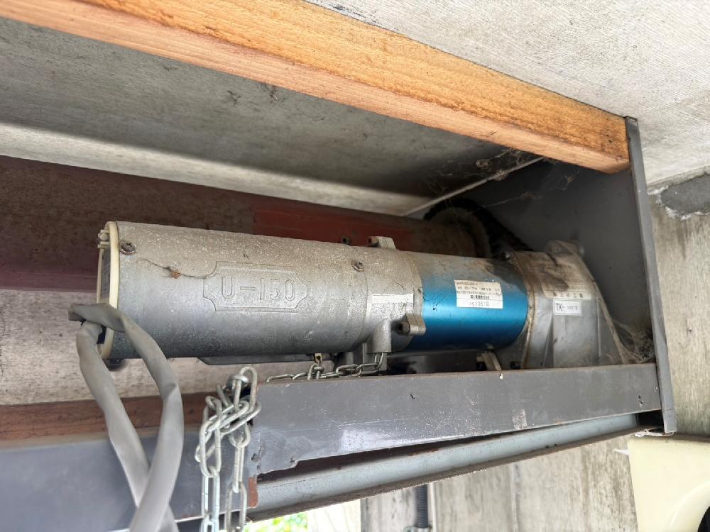 電動シャッター開閉機スラット交換工事②（北海道札幌市）｜開閉機・スラット｜シャッター修理・交換｜異音がする