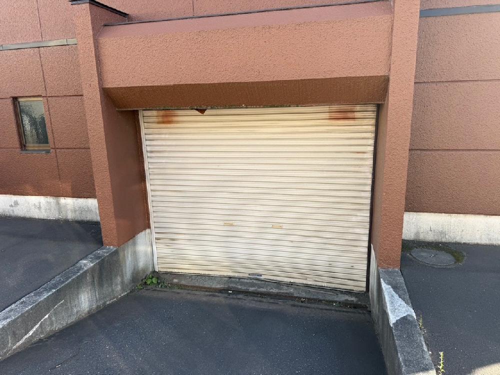電動シャッター開閉機スラット交換工事①（北海道旭川市）｜シャッター修理・開閉機スラット交換｜動かなくなった