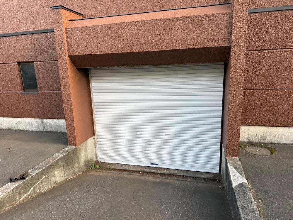 電動シャッター開閉機スラット交換工事①（北海道旭川市）｜シャッター修理・開閉機スラット交換｜動かなくなった