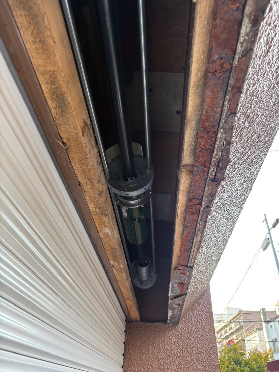 電動シャッター開閉機スラット交換工事②（北海道旭川市）｜シャッター修理・開閉機スラット交換｜動かなくなった