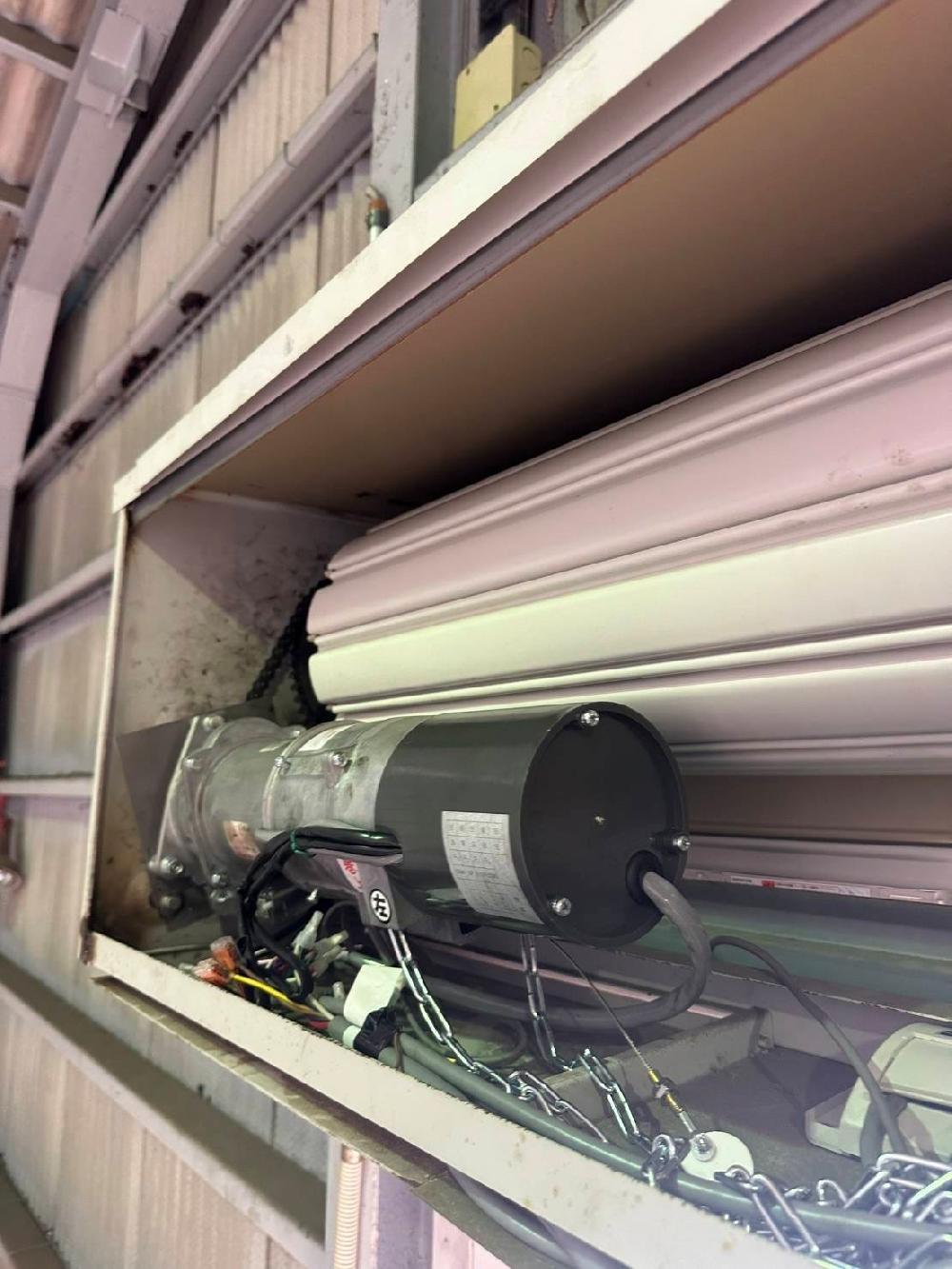 重量電動シャッター開閉機スラット交換工事①（東京都江戸川区）｜シャッター修理・交換