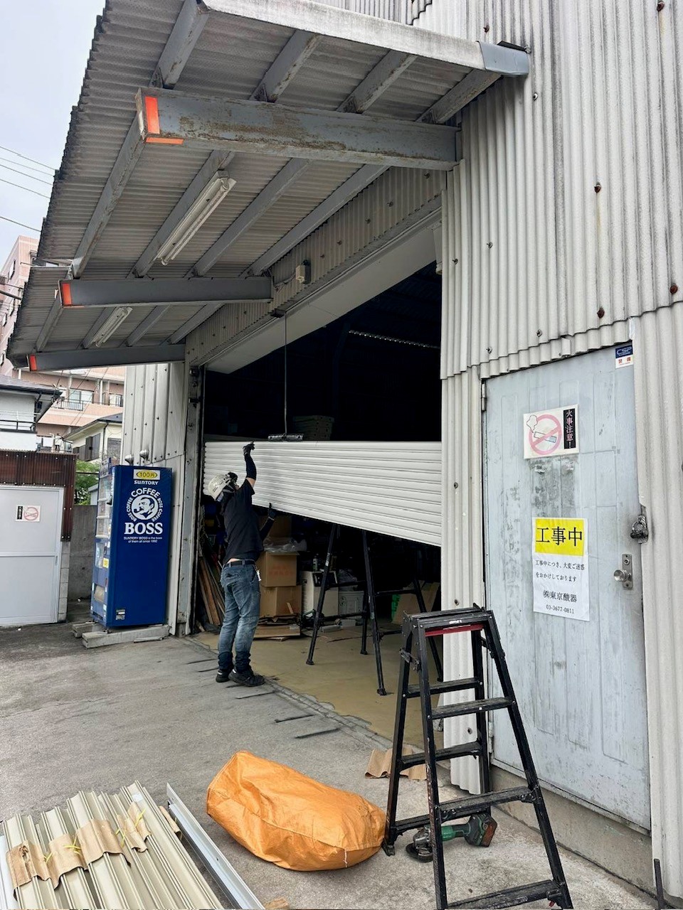 重量電動シャッター開閉機スラット交換工事②（東京都江戸川区）｜シャッター修理・交換