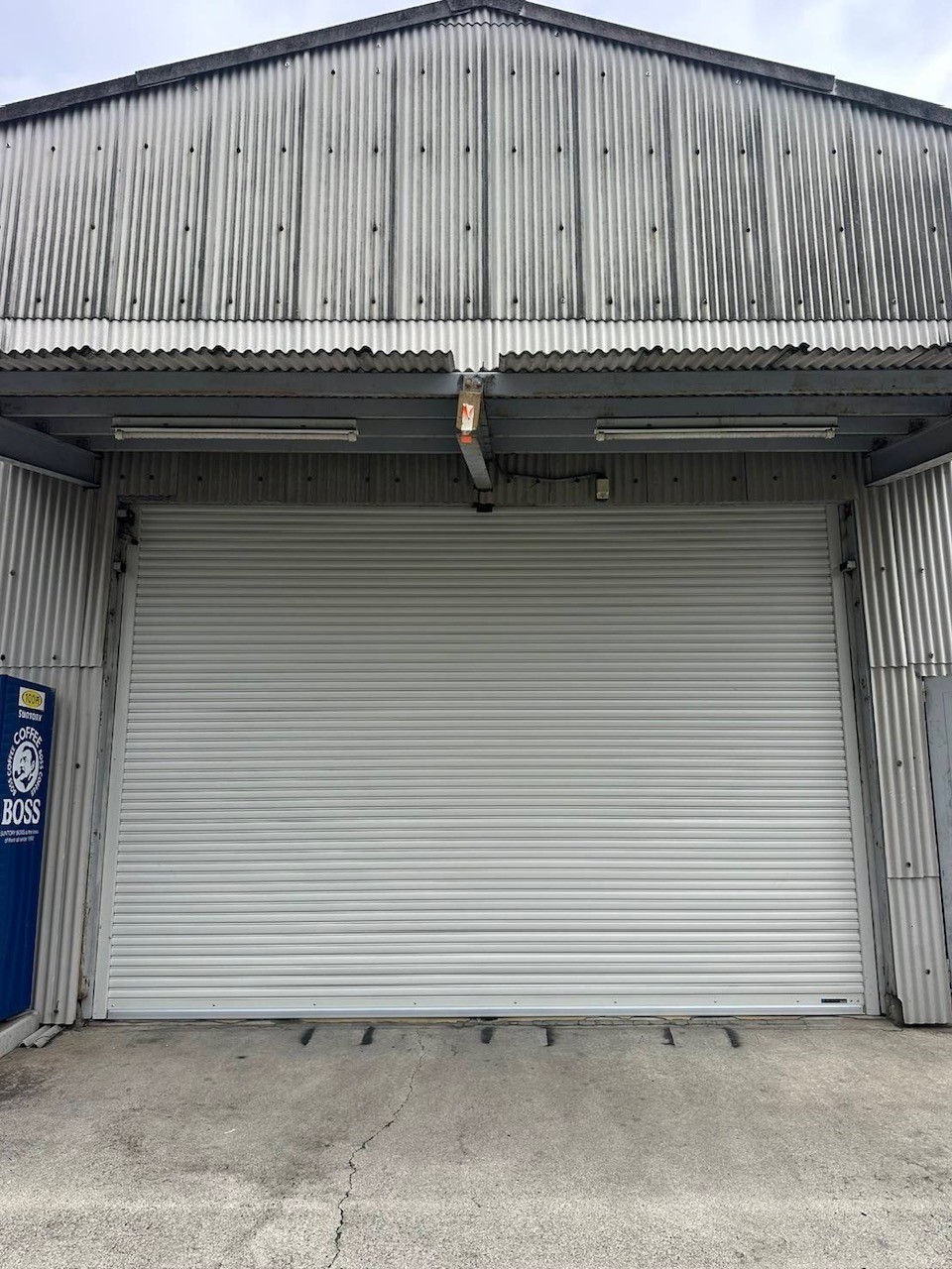 重量電動シャッター開閉機スラット交換工事②（東京都江戸川区）｜シャッター修理・交換