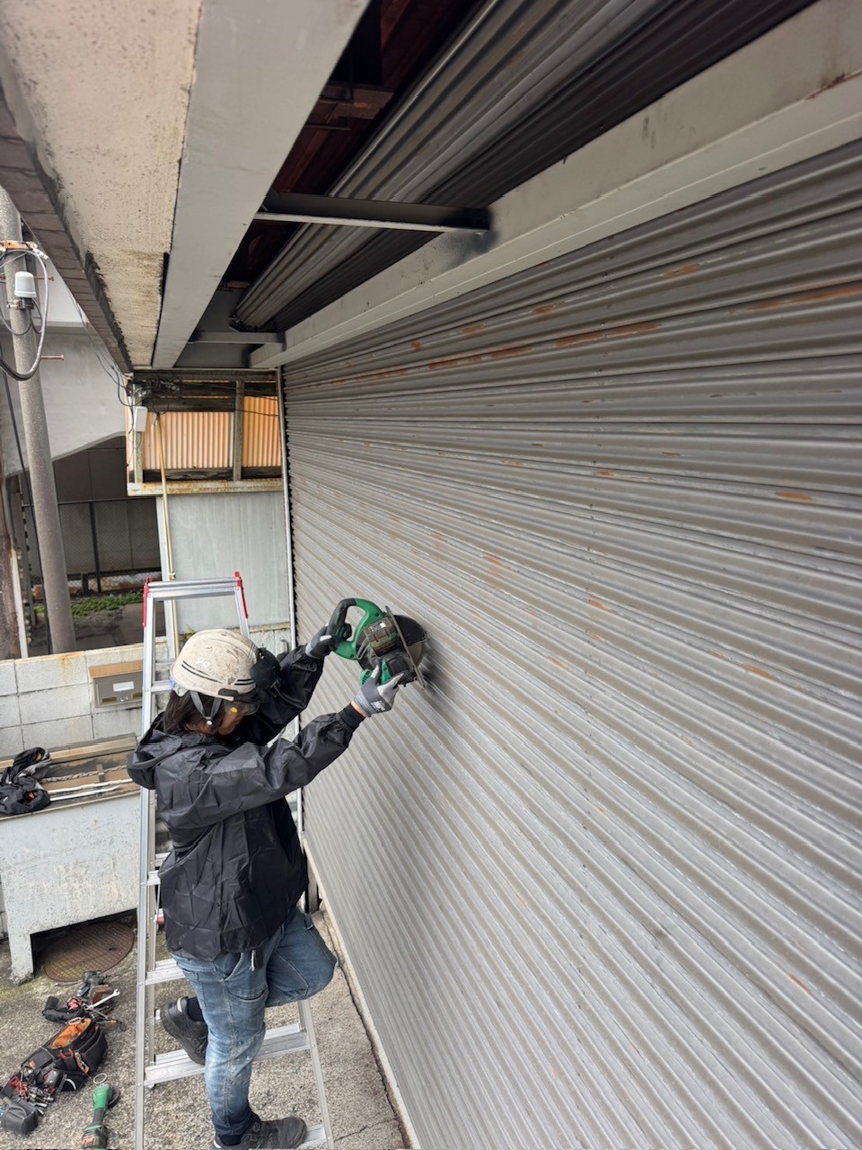 電動シャッターモートW開閉機・スラット交換工事（東京都荒川区）｜シャッター修理・交換｜動かない