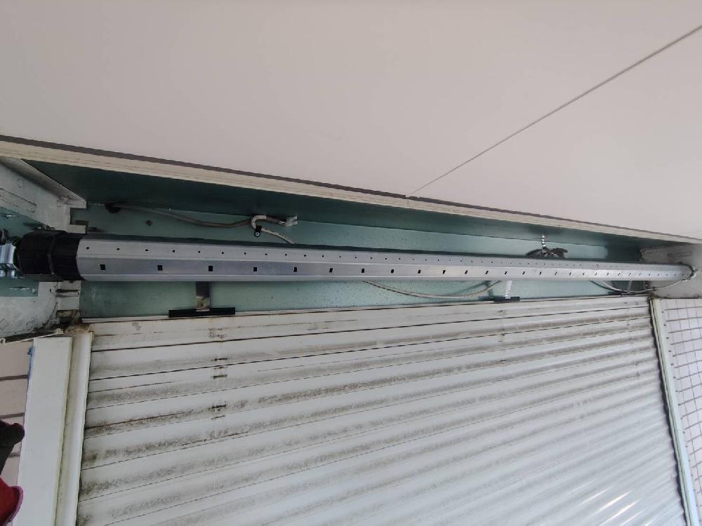 電動窓シャッター開閉機交換工事（東京都小平市）｜電動窓シャッター開閉機交換工事｜動かなくなったシャッターの交換対応